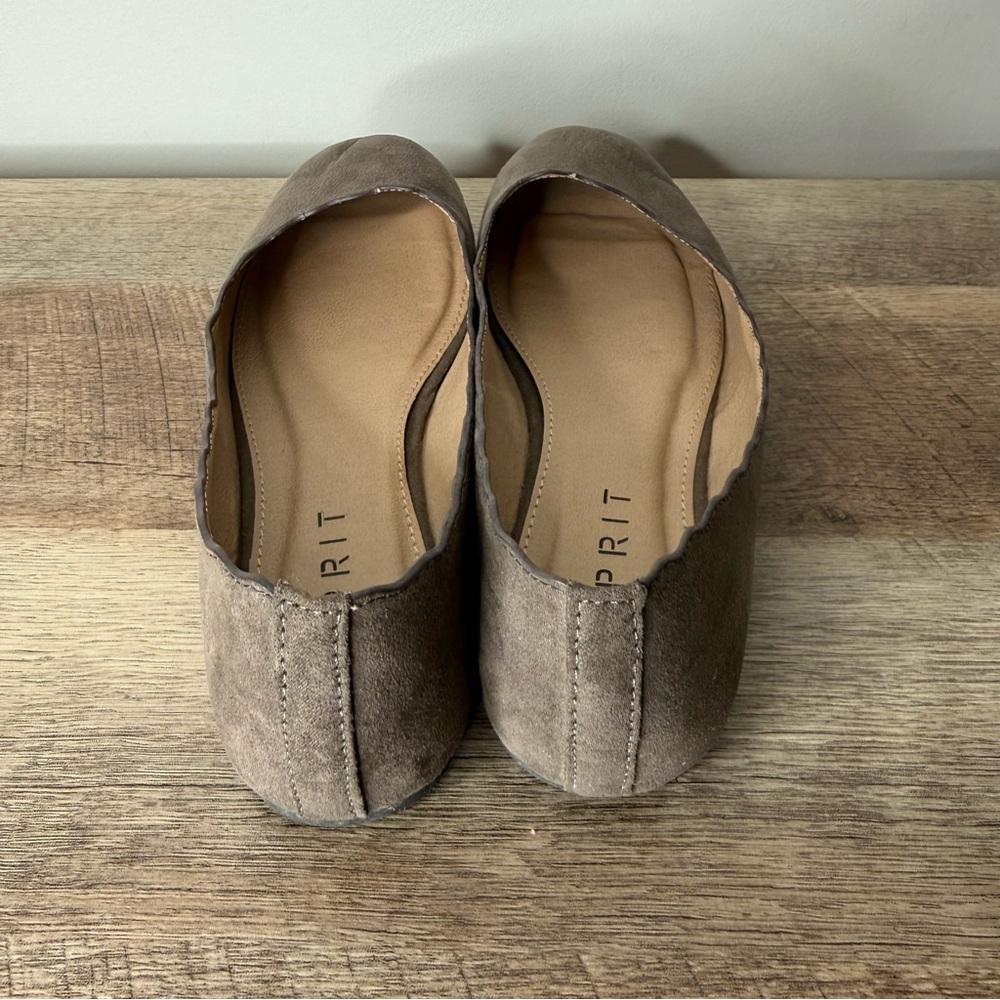 ESPRIT Sandy Brown Ballet Flats Scalloped Edges Faux Suede Microsuede 7.5 *Flaw - Picture 4 of 12